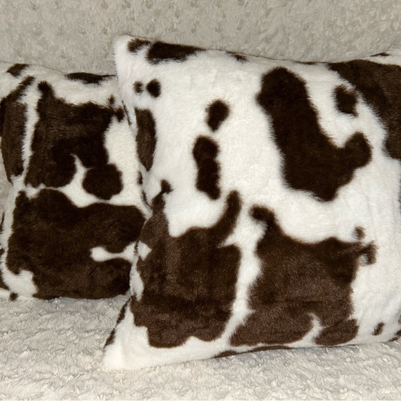 Throw Pillow Covers - Cow Print Faux Phur Throw Pillow Covers New - Picture 1 of 4